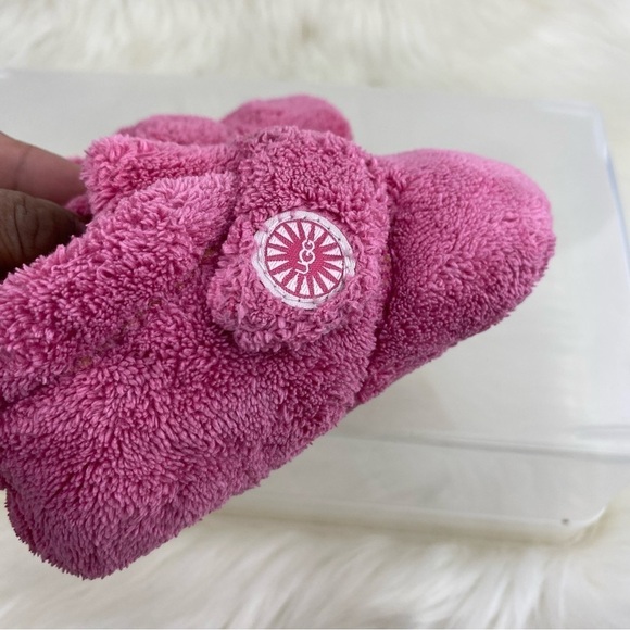 UGG BIXBEE FLUFFY BABY BOOTIES BUBBLEGUM COLOR SIZE 4/5 - Picture 3 of 7